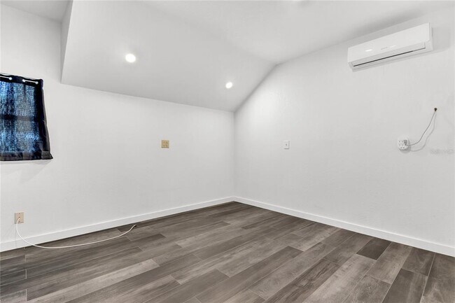 Building Photo - 907 Kristina Ct