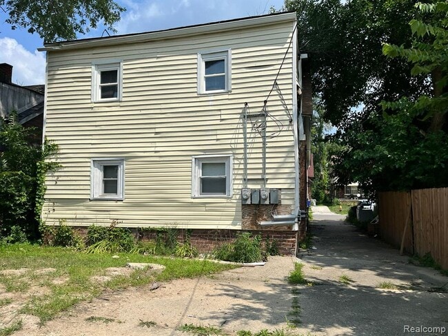 Building Photo - 15863 Kentucky St