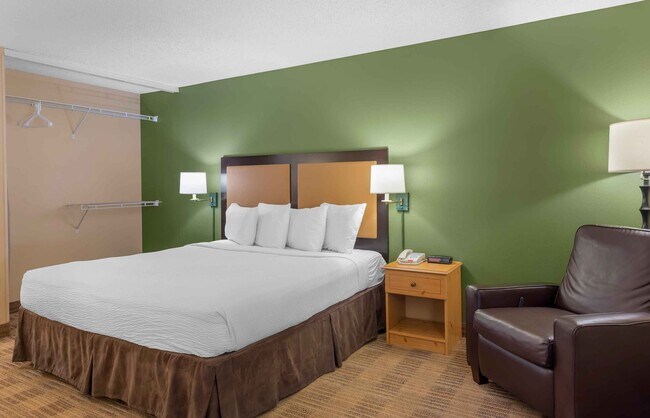 Building Photo - Furnished Studio-Chicago - Lombard - Oak Brook