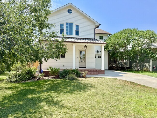 Building Photo - 913 N 7th St