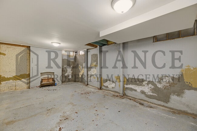 Building Photo - 571 S Roosevelt St