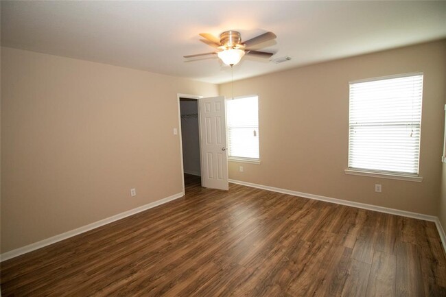 Building Photo - 21534 Pointed Oak Ln