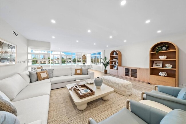 Building Photo - 10001 E Bay Harbor Dr