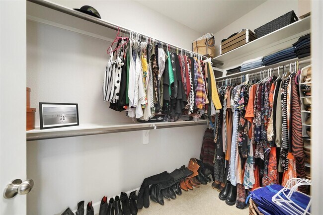 Building Photo - 5905 Petty St