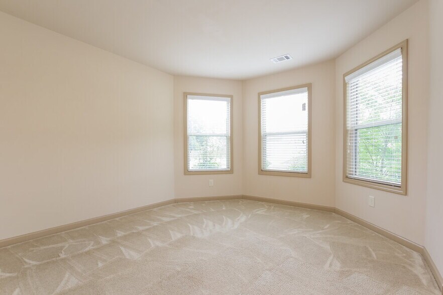 Building Photo - 1828 Bridle Rd