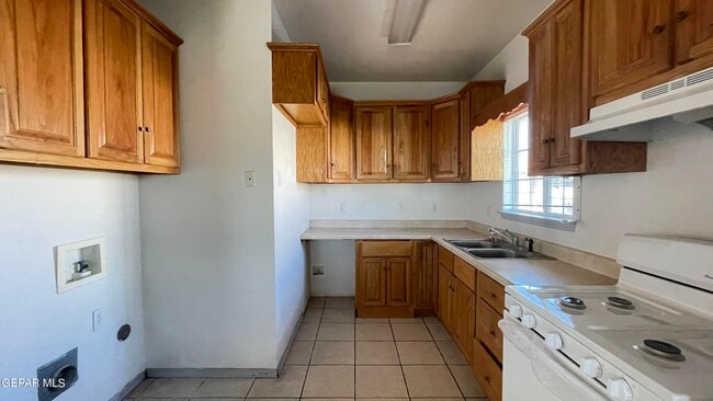 Building Photo - 2717 Idalia Ave