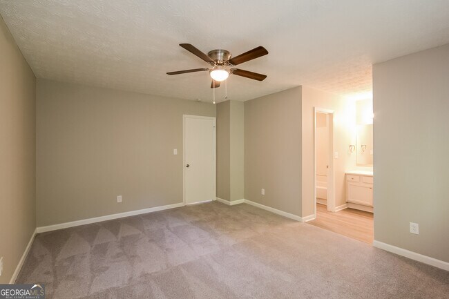 Building Photo - 733 Emerald Forest Cir SW