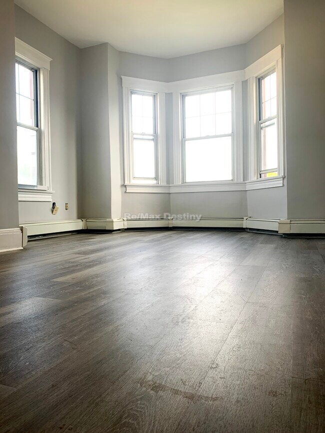 Building Photo - 105 Eutaw St