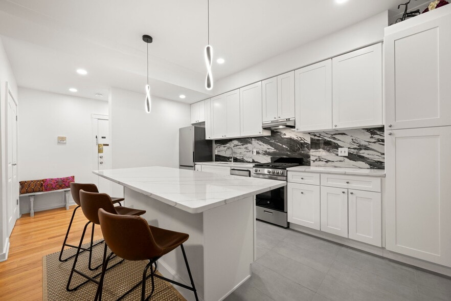 Building Photo - 6015 Boulevard E