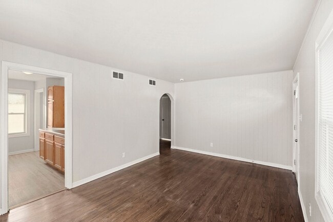 Building Photo - 2BD/1BA Home In Highland IN
