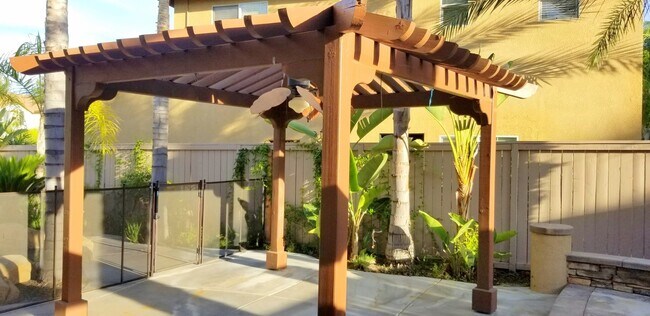 Building Photo - Solar/Pool/Spa/Water fall BBQ outdoor Pizz...