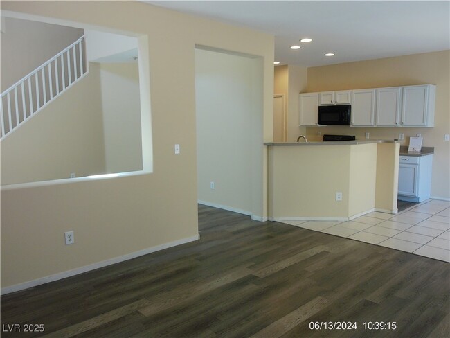 Building Photo - 528 Round Reign Ave