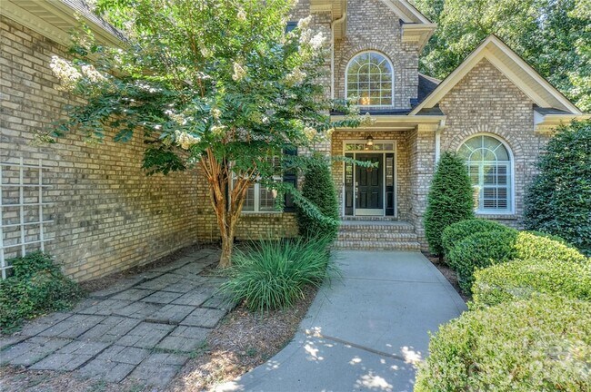 Building Photo - 181 Streamside Pl