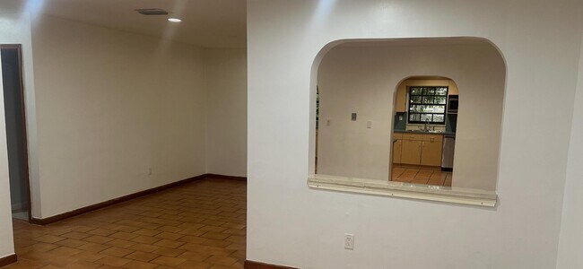 Building Photo - 4900 SW 103rd Pl