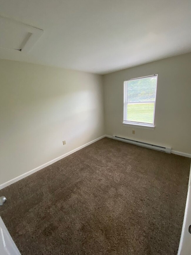 Building Photo - 2 Bedroom Apartment for Rent in Rochester, NH!