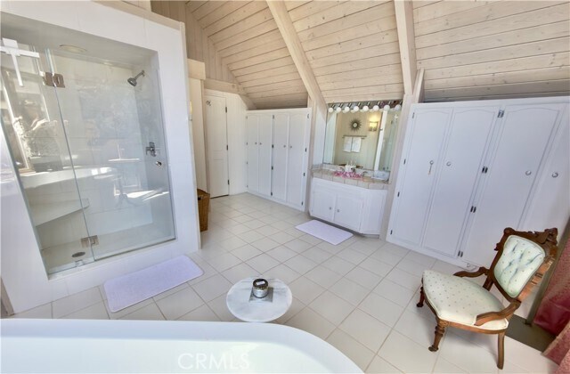 Building Photo - 327 Aster St