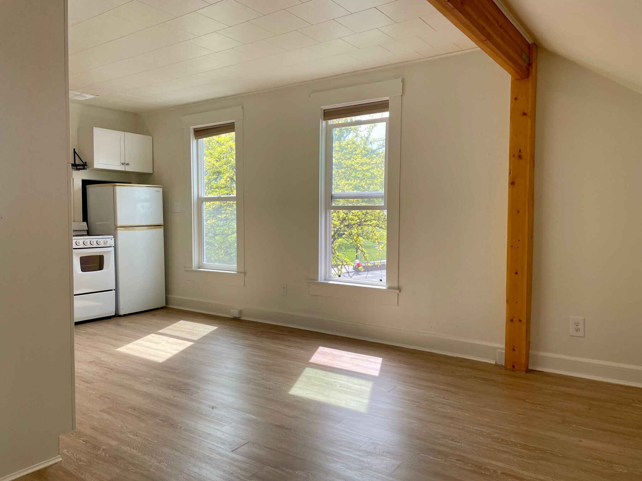 Building Photo - 203 S Division St