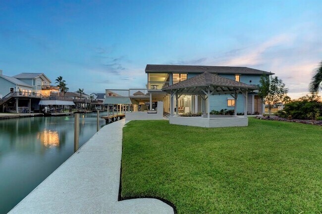 Building Photo - 1239 Hawaii Dr
