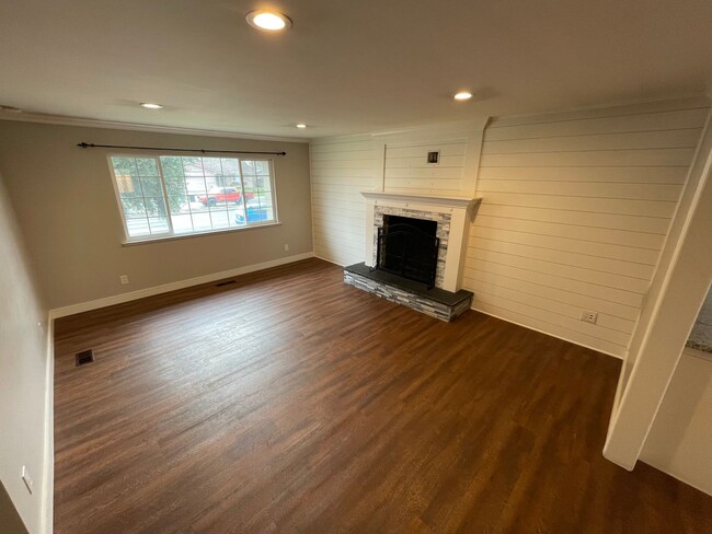 Building Photo - Now Available – Stylish 3-Bed, 2-Bath Home...