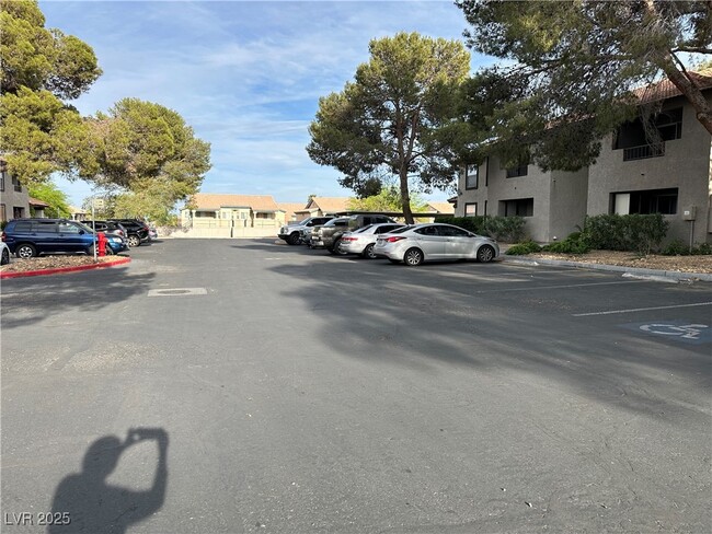 Building Photo - 2606 S Durango Dr