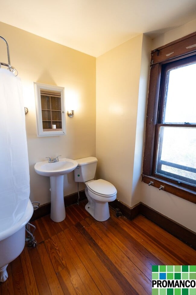 Building Photo - Southern Style Charming 3-Bedroom Farmhouse