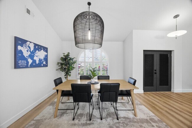 Building Photo - Pool Home