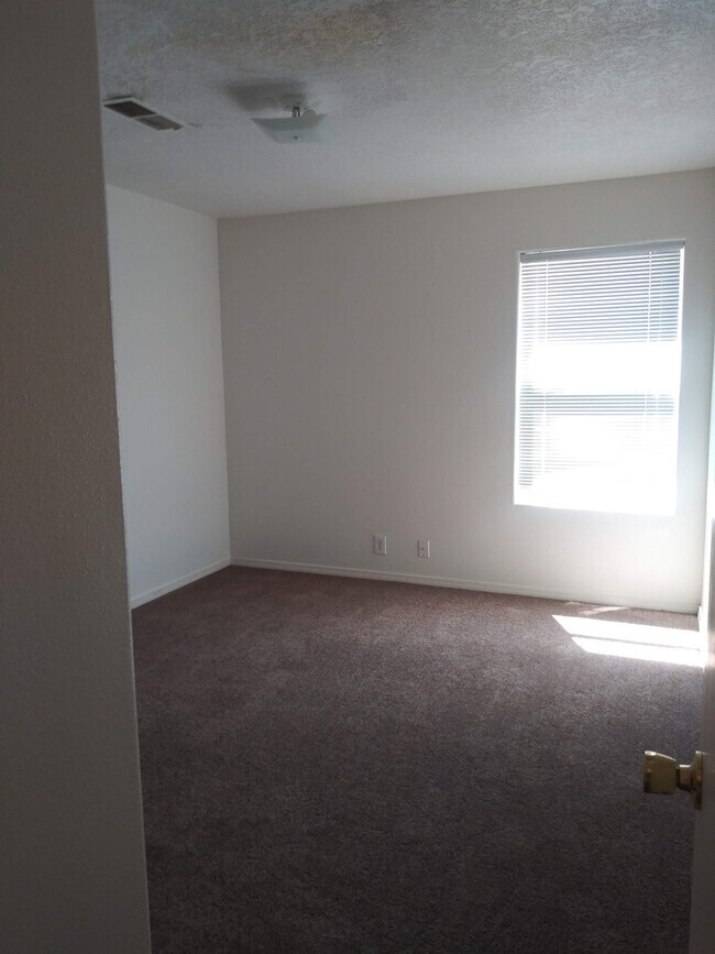 Building Photo - 5808 Night Rose Ave NW