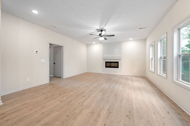 Building Photo - 217 Wesson Dr