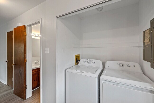 Building Photo - 2223 Bowlin Ct