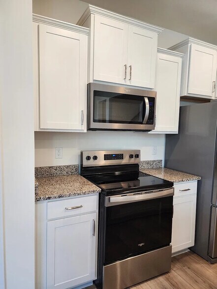Building Photo - Room in Townhome on Caddis Bnd