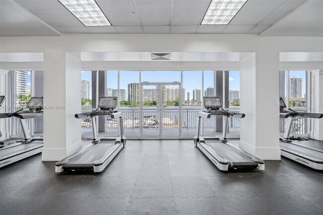 Building Photo - 18031 Biscayne Blvd