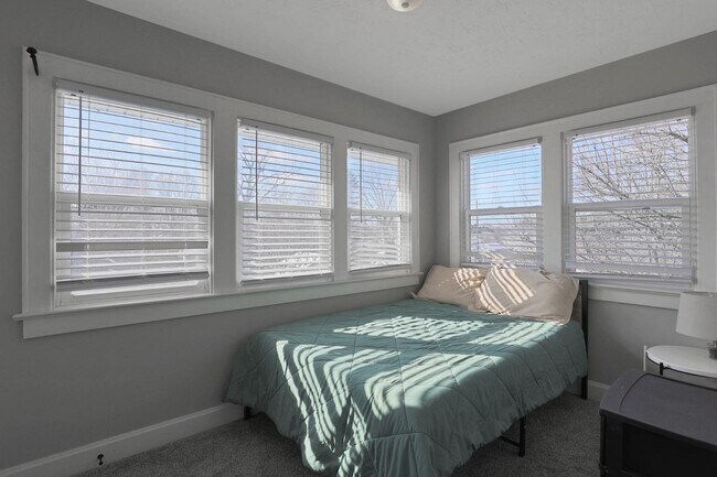 Building Photo - 1123-1125-1125 Wilson Ave