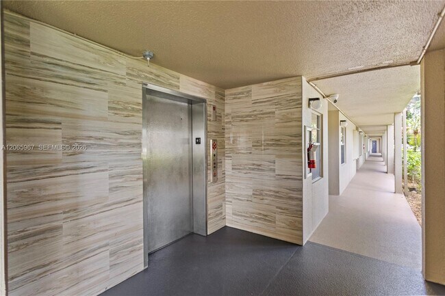 Building Photo - 1100 SW 128th Terrace