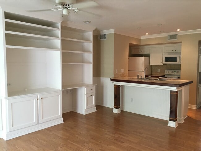 Building Photo - 18617 Egret Bay Blvd