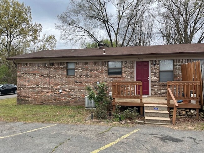 Primary Photo - 2800-2814 W E St