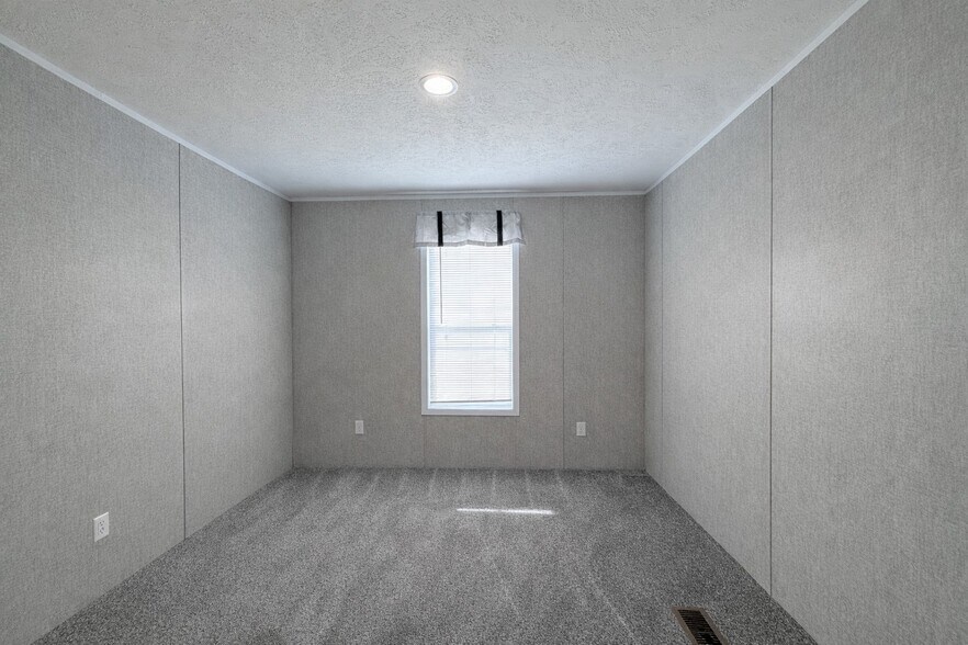 Building Photo - 52167 Williamsburg Ln