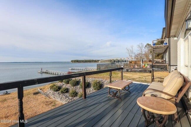 Building Photo - Water front!! Boat Lift!!  Gemstone Drive @ Back Gate Bridge in Sneads Ferry
