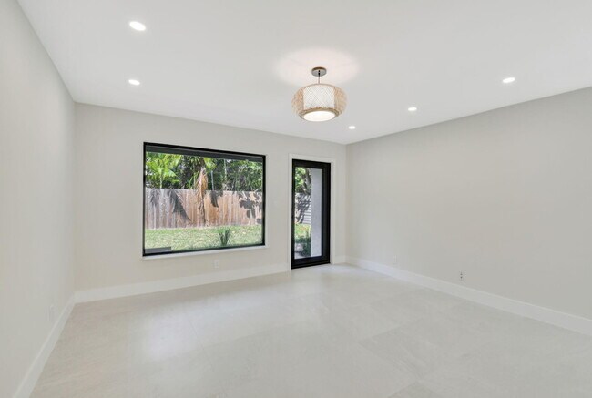 Building Photo - 2894 Florida Blvd