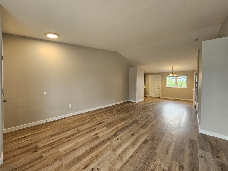 Building Photo - 8505 44th Dr NE