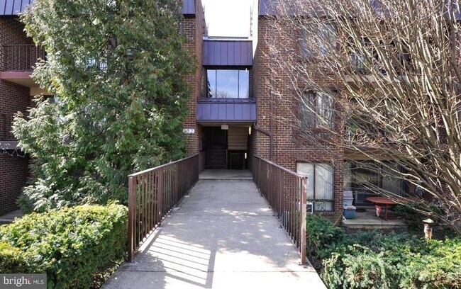 Primary Photo - 132 Roberts Ln
