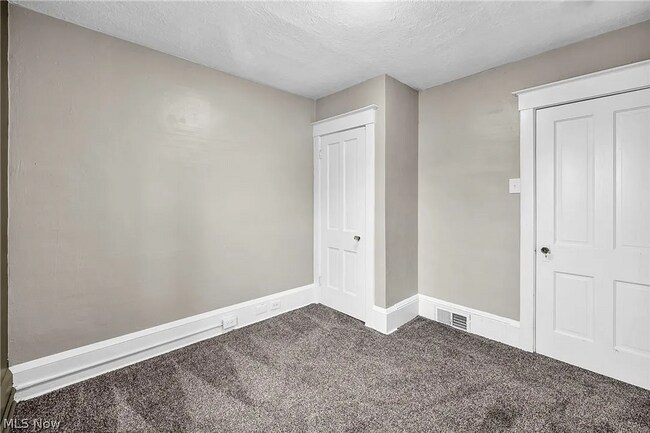 Building Photo - 5614 Drake Ave