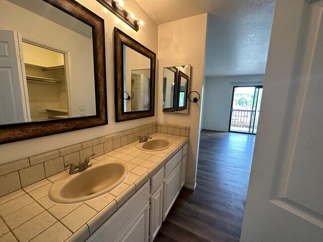 Building Photo - 581 Ledwith Ct