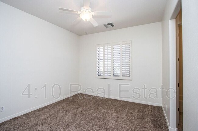 Building Photo - 14590 W Hidden Terrace Loop