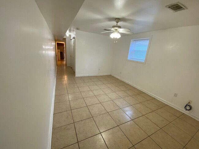 Building Photo - 2325 Ursulines Ave