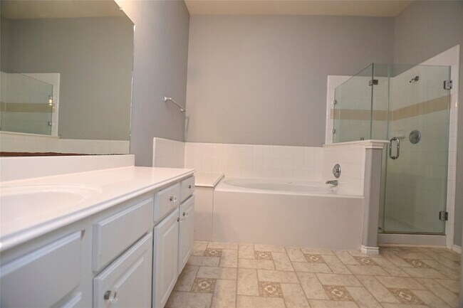 Building Photo - Promenade Lane, Pearland, TX 77584 - 4 BR 2 BA single-family home