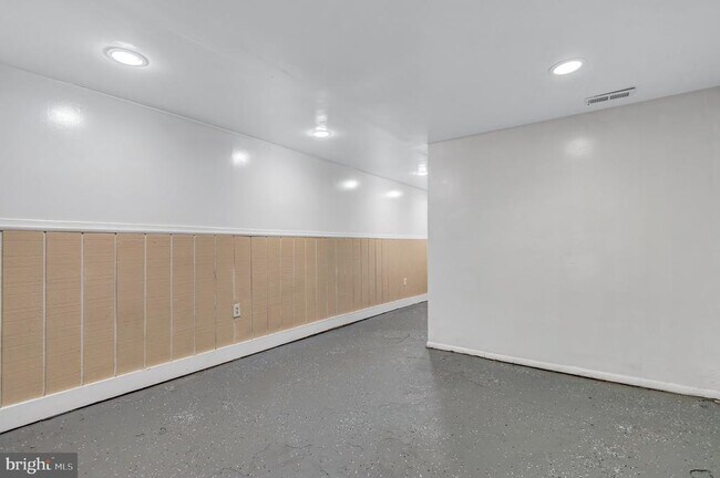 Building Photo - 3027 Walbrook Ave