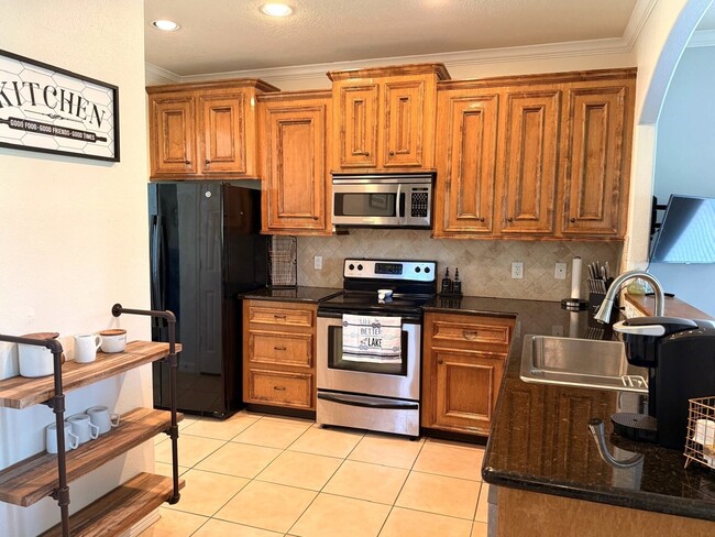 Building Photo - 13314 Hilton Head Dr