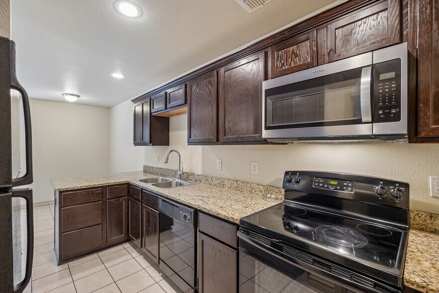 Building Photo - 2313 Sailing Way N