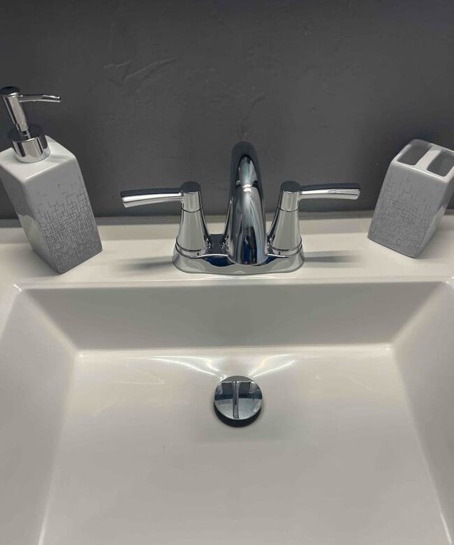 Building Photo - 1538 NE 42nd St