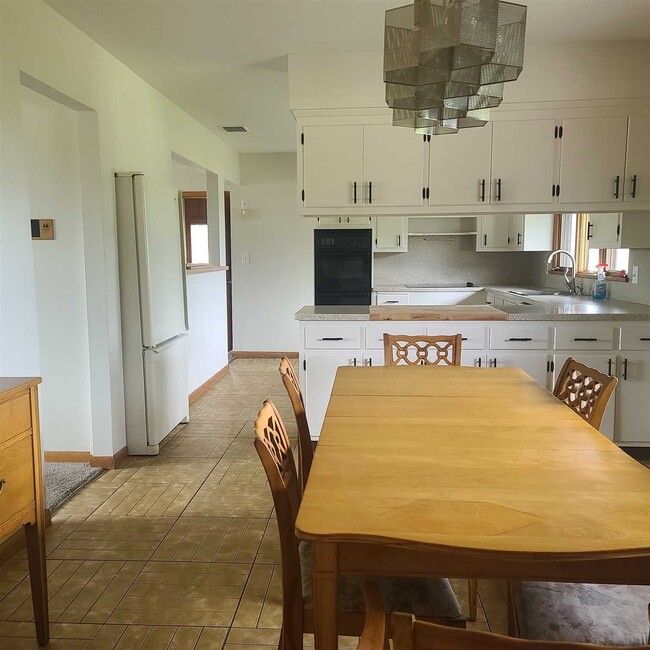 Building Photo - 165 Rokeby Rd